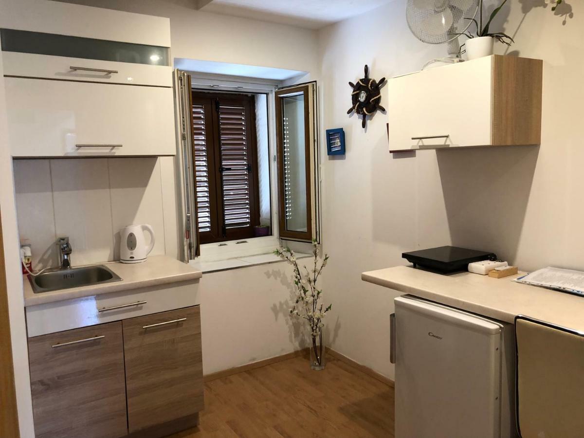 Lily Apartment Koper Exterior photo